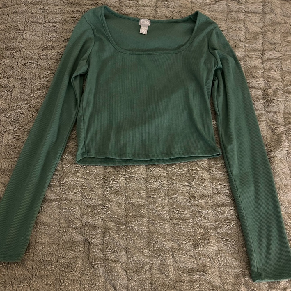 Tilly’s Women's Green Long Sleeve Top